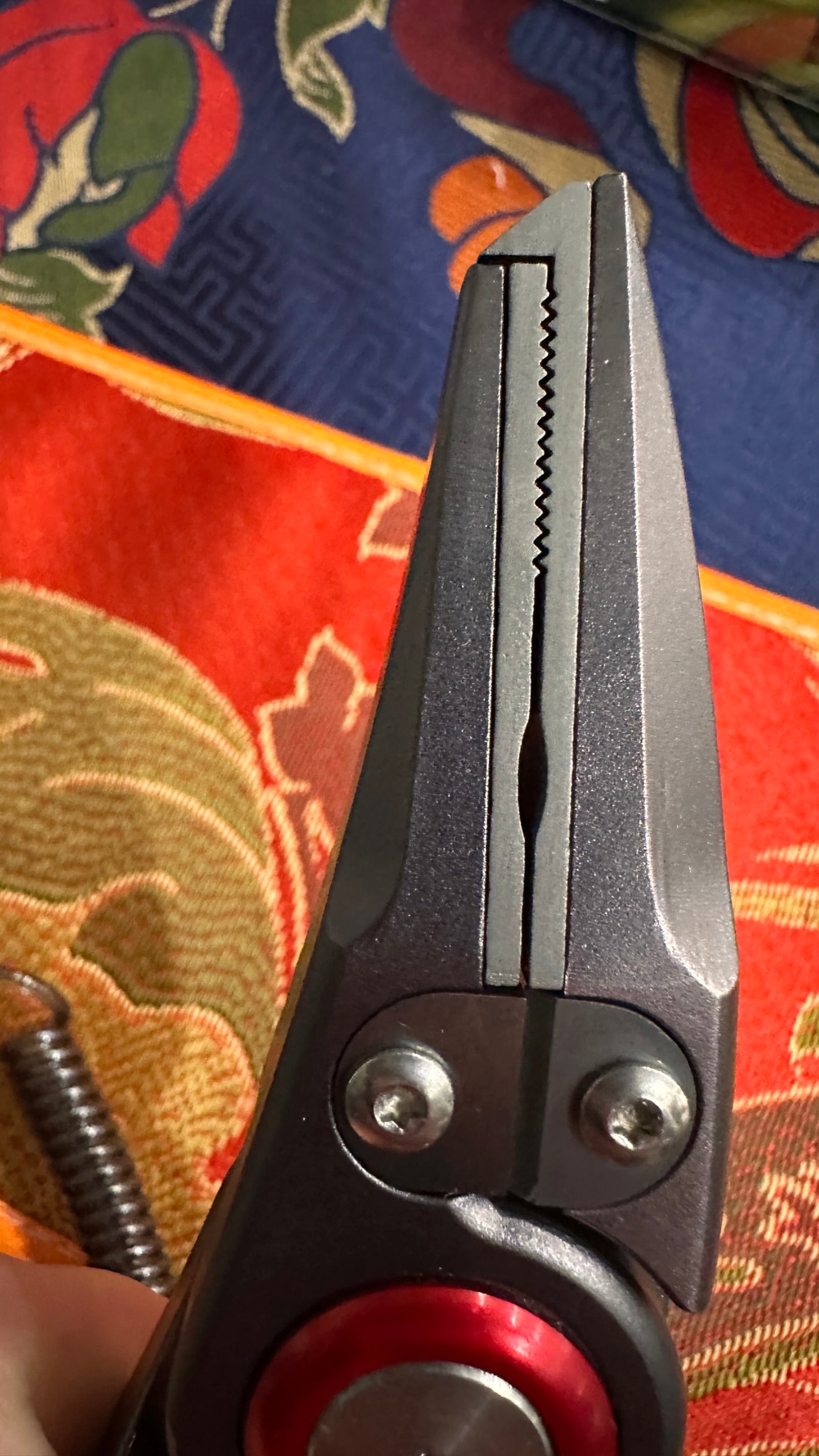 Alicates de mandíbula curva de titanio con cortador de trenzas de tungsteno