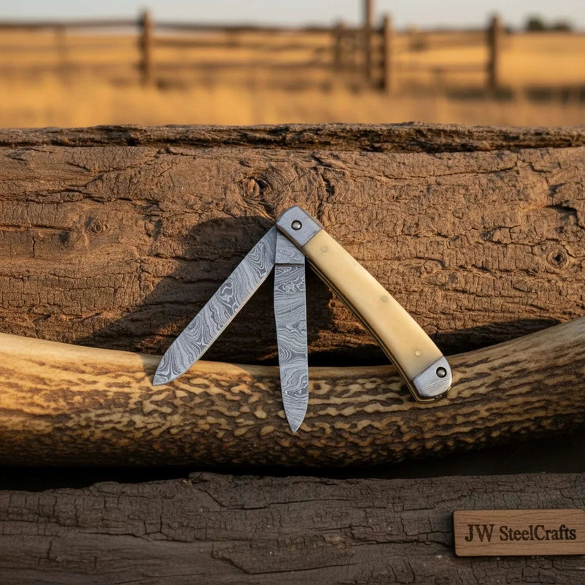 Palmarius Outdoors 2-Blade Damascus Bone Trapper with Wood-Grain Damascus Blades Trapper Knives