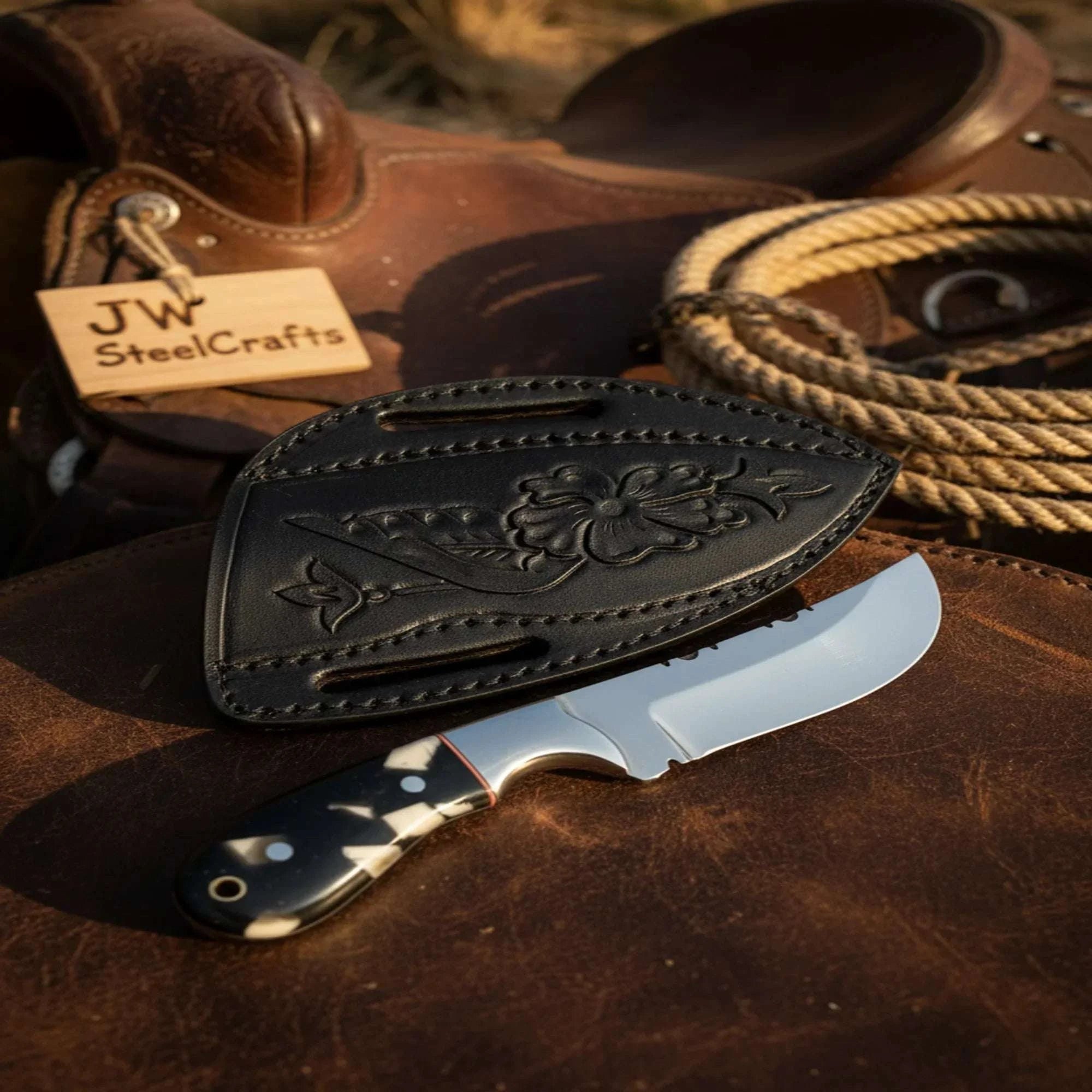 Palmarius Outdoors Premium Hand-Forged Segmented Ranch Skinner Synthetic Resin Handle Brass Bolster Blade EDC