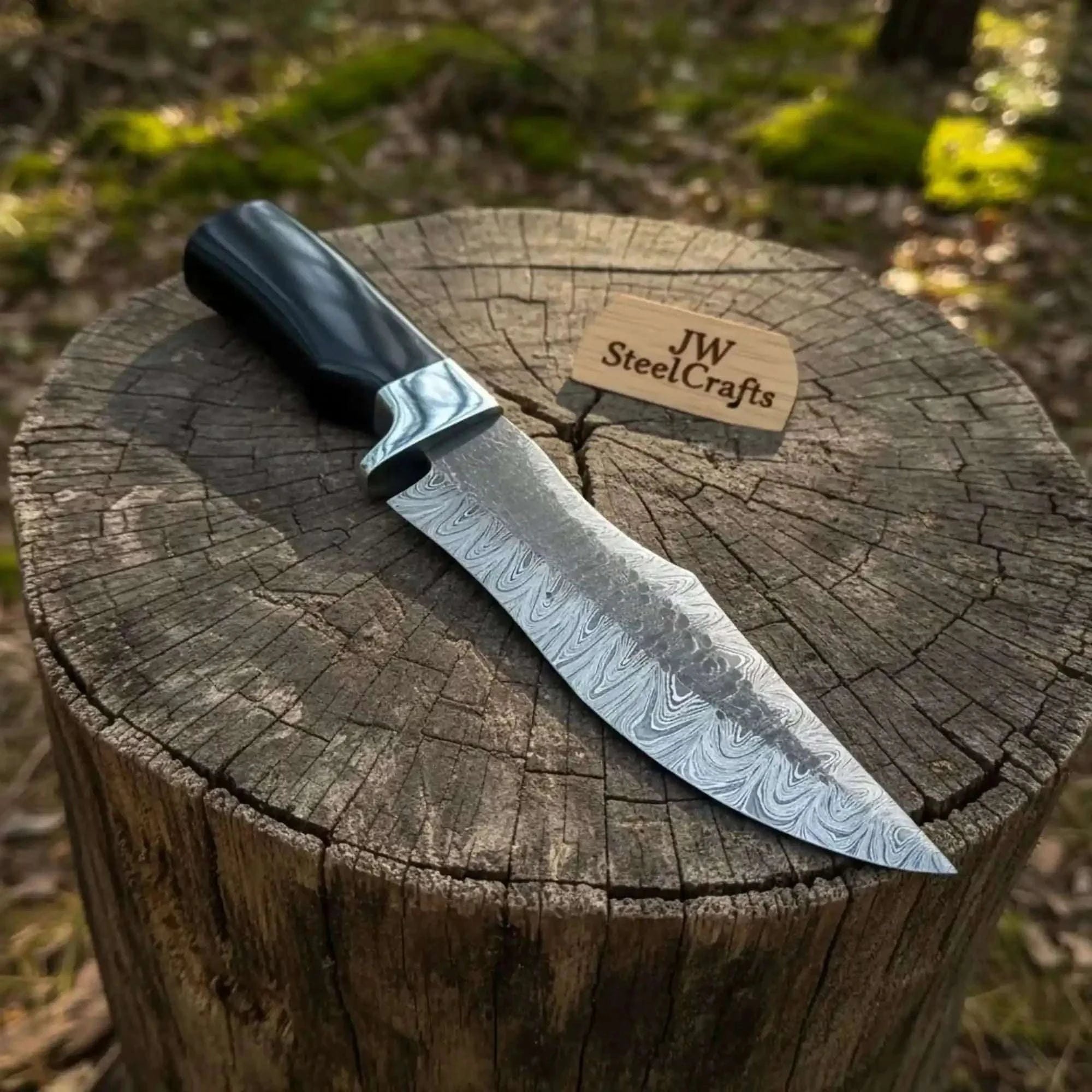Palmarius Outdoors Damascus Trailing Point Fixed Blade Hunting Knife — Forged Ladder Pattern Blade, Black Resin Handle & Steel Guard Damascus Knife