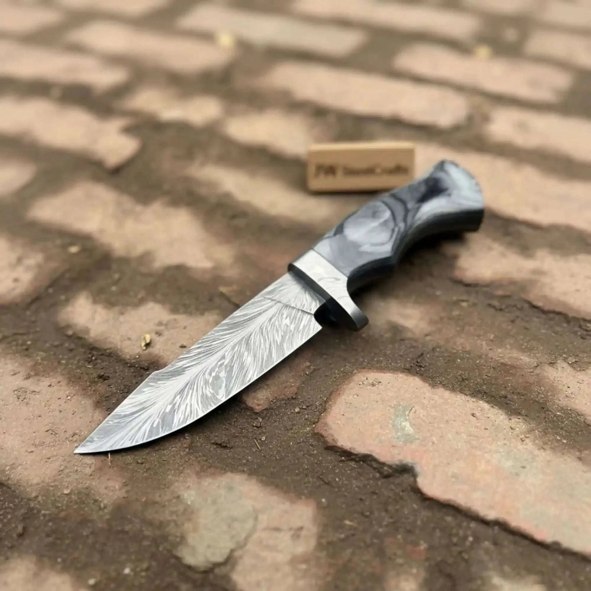 Palmarius Outdoors Bobcat Style Drop Point Hunting Knife Feather Damascus Blade Gray Pakka Wood Handle EDC Fixed Blade 