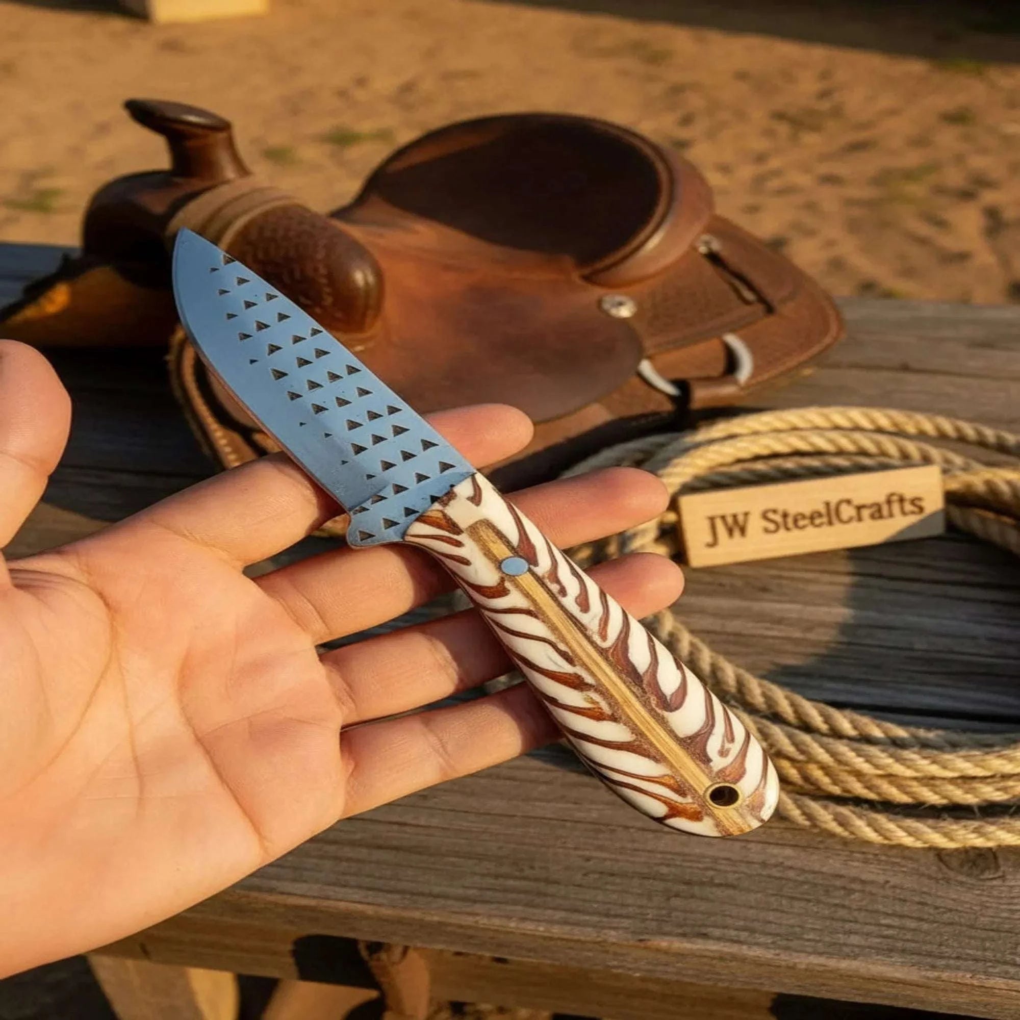 Palmarius Outdoors Pinecone Epoxy Ranch Knife with Pinecone Resin Handle Tracker Knife