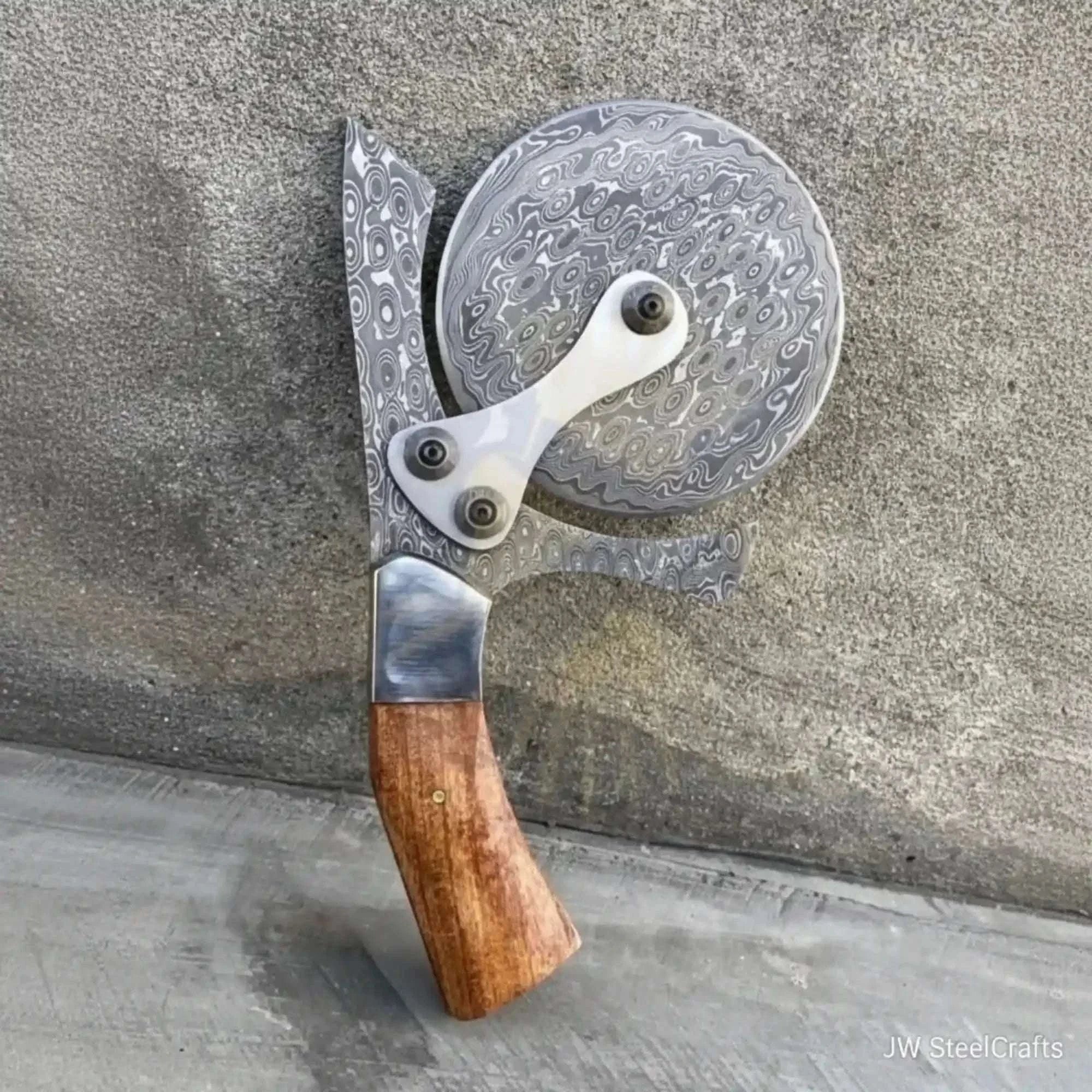 Palmarius Outdoors Damascus Steel Pizza Cutter Wheel with Wooden Handle – Handmade Kitchen Tool Pizza Cutter