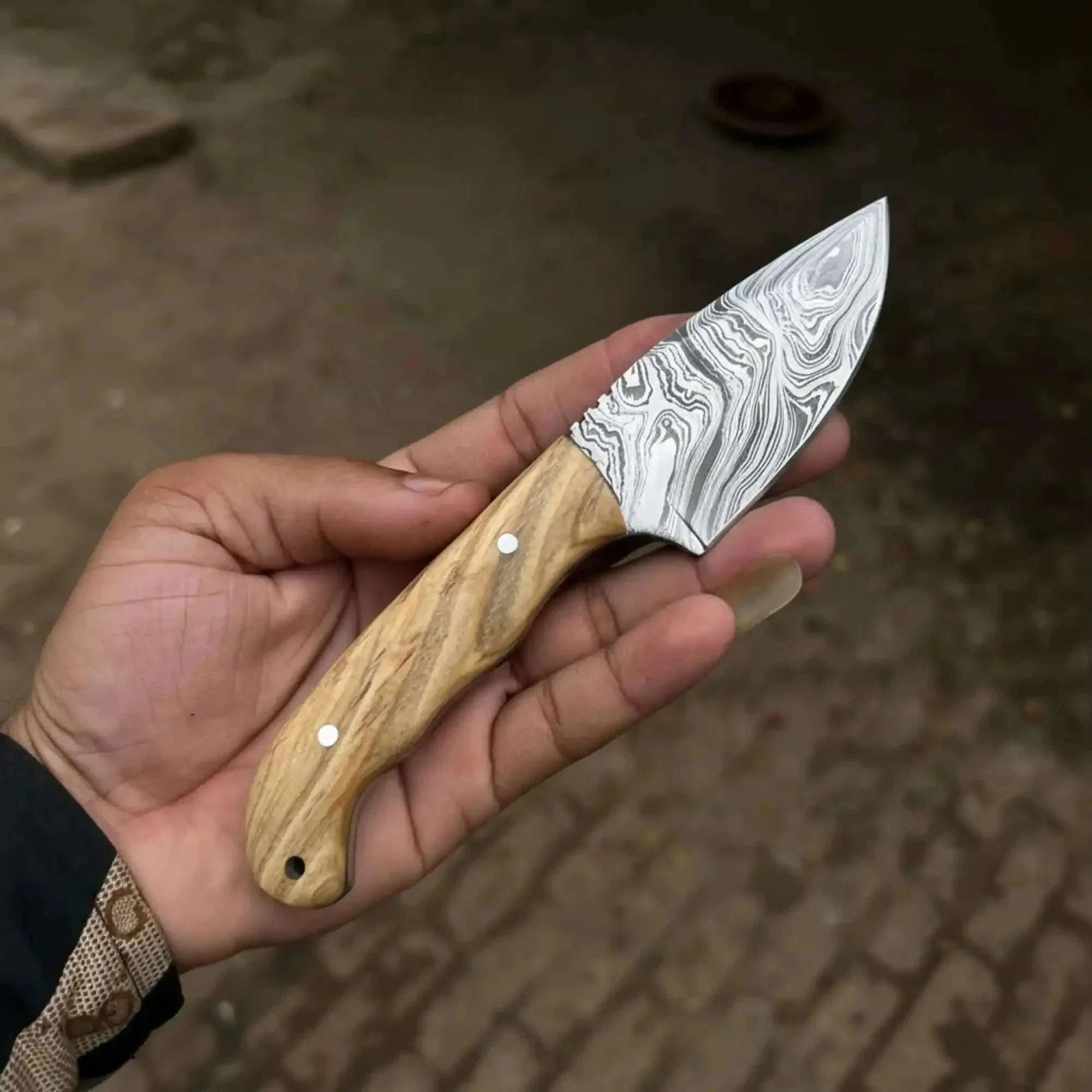 Palmarius Outdoors Handcrafted Damascus Steel Skinning Knife 7.5” Fixed Blade Olive Wood Handle Compact EDC with Leather Sheath 